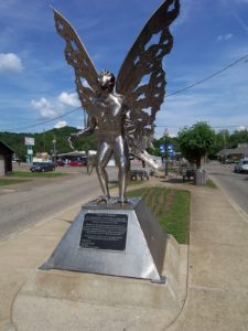Mothman_statue_in_West_Virigina